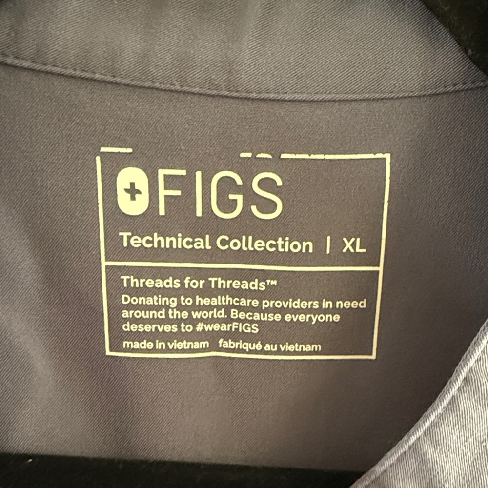 FIGS Rafaela top - Picture 2 of 2